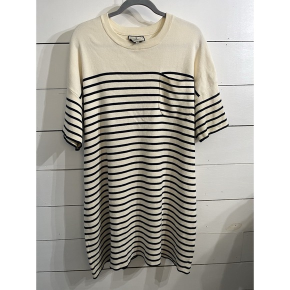 Tuckernuck Dresses & Skirts - Tuckernuck Navy Size Large Knit Striped Frenchie‎ Dress Mini Short Sleeve